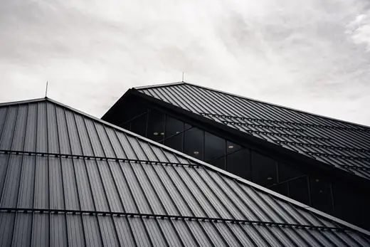 Standing-seam metal